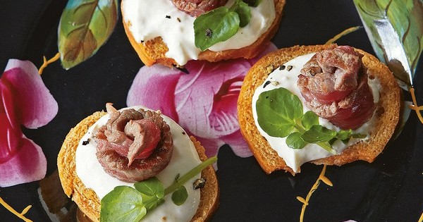 Rose Beef Bites with Horseradish Cream