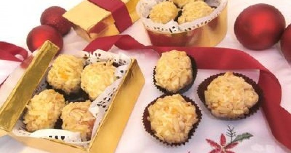 Apricot and Almond Cheesecake Balls