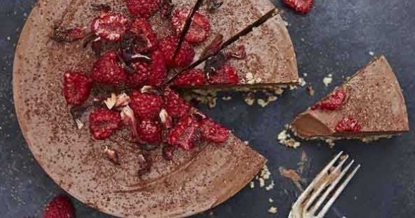 Raw vegan chocolate cheesecake