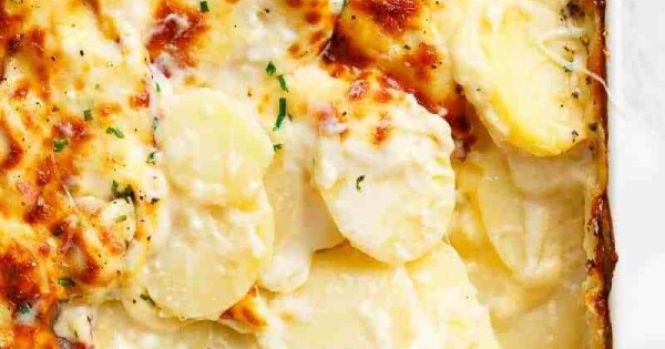 Garlic Parmesan Scalloped Potatoes