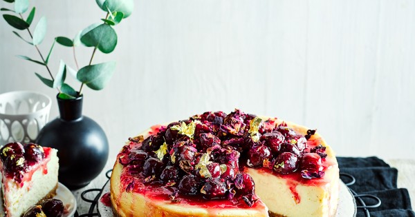 Spiced white chocolate and cherry cheesecake