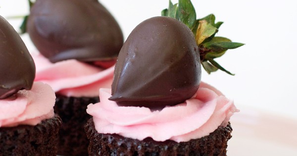 Dark Chocolate and Strawberry Cupcakes