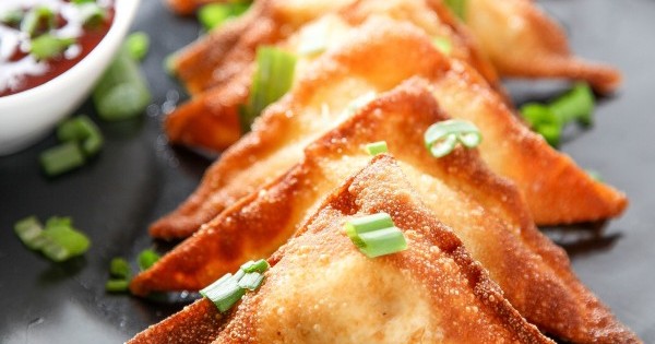 Crab Cream Cheese Wontons & Dipping Sauce