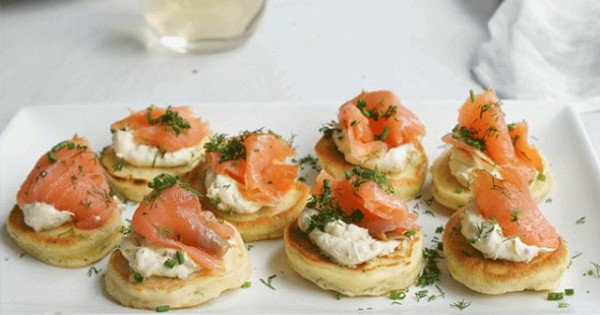Smoked Salmon on Dill Pikelets