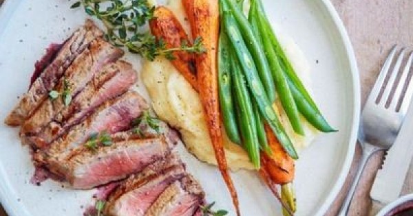 Curtis Stone's Pan-Seared Porterhouse Steaks with Red Wine Sauce