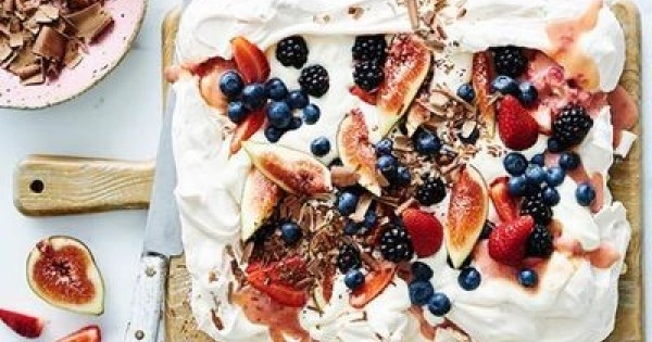 Slab-lova with Strawberry Curd