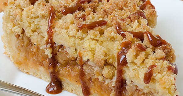 Caramel Apple Crumb Cake