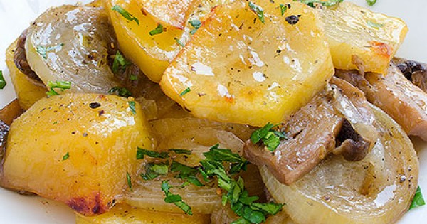 Potatoes With Onions and Mushrooms