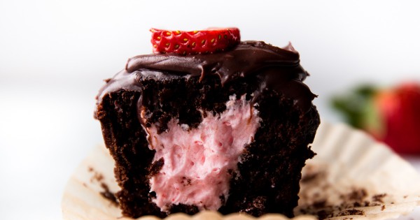 Chocolate Covered Strawberry Cupcakes