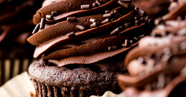 Super Moist Chocolate Cupcakes