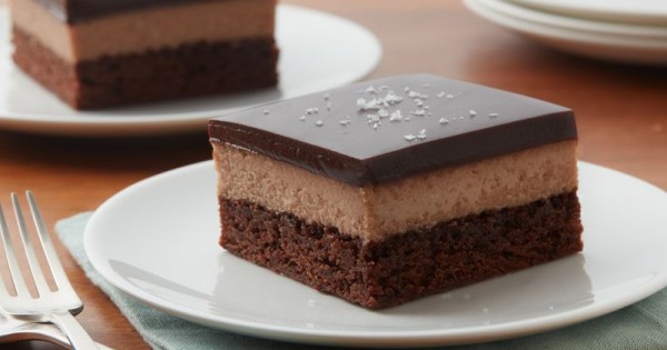 Brownie Batter Cheesecake Bars