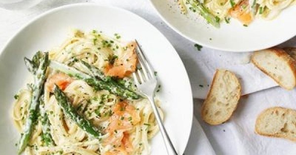 Smoked Salmon and Asparagus Linguine