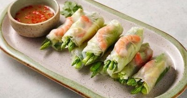 Asparagus and Prawn Rice Paper Rolls