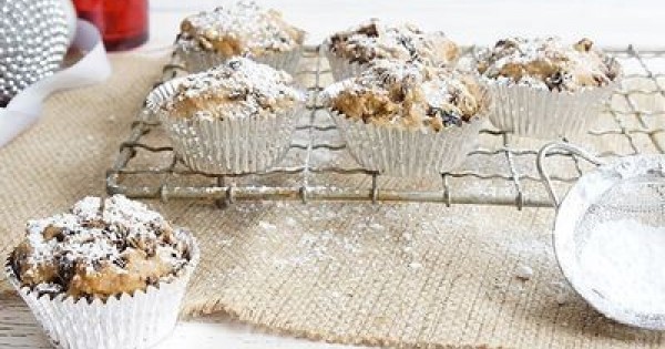 3-Ingredient Mini Christmas Cakes