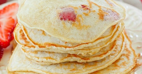 Perfect Strawberry Pancakes