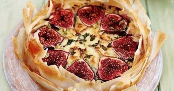 Fig, thyme and goat's cheese tart