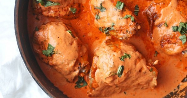 Creamy Roasted Red Pepper Sauce with Chicken Thighs