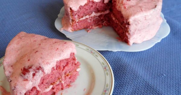 Mama Seward's Strawberry Cake