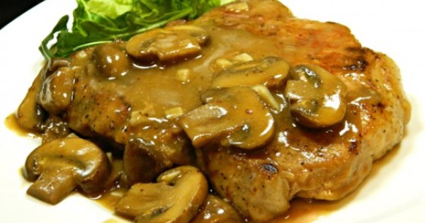 Pork Chops in Garlic Mushroom Sauce