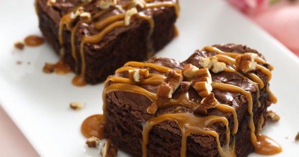 Caramel-Drizzled Brownie Hearts