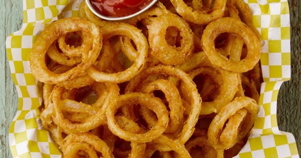 Light and Crispy Fried Onion Rings