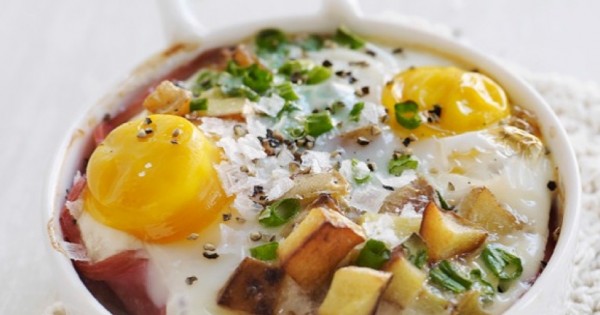 Baked Eggs with Potatoes