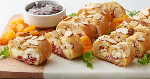 Dublin Cheeseboard-Stuffed Appetizer Bread