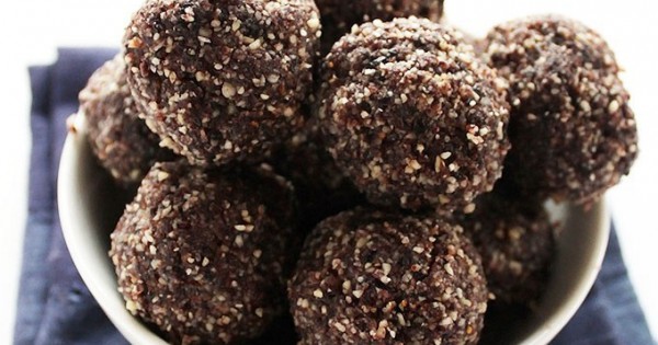 Blueberry Almond Energy Balls