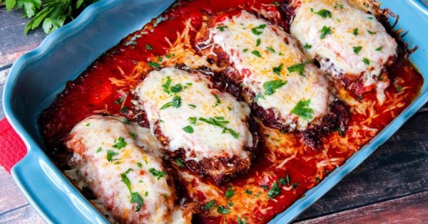 Chicken Parmigiana (Parmesan)