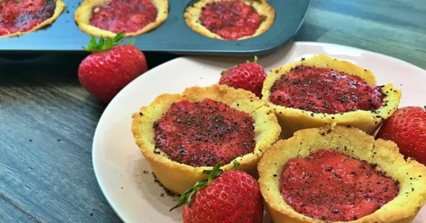 Keto Strawberry Chocolate Mini Pies