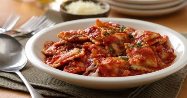 Slow-Cooker Cheesy Ravioli Casserole (Crowd Size)