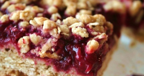 Delicious Raspberry Oatmeal Cookie Bars