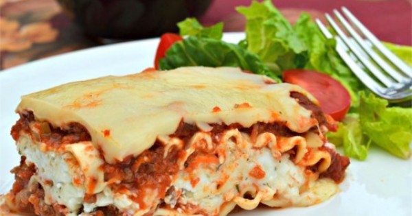 Classic and Simple Meat Lasagna