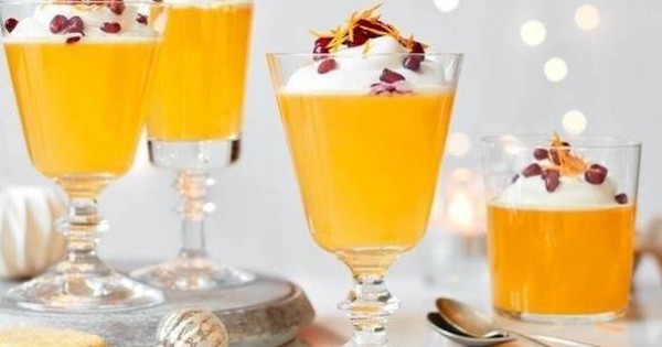 Champagne & clementine jellies with sable biscuits