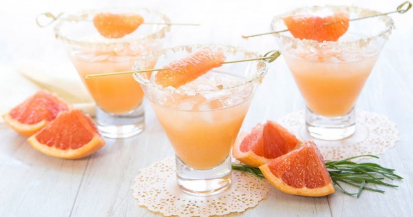 Smoky Tequila and Grapefruit Cocktail