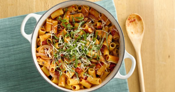 One-Pot Rigatoni with Spicy Tomato Sauce