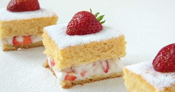 Vanilla Strawberry Coconut Cream Cake