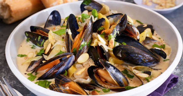 Mussels with cider, leek and shallot sauce