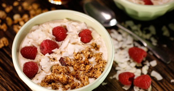 Oatmeal Cookie Smoothie Bowl
