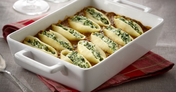 Spinach stuffed Shells in Florentine Sauce