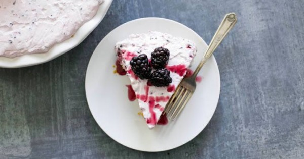 No-Bake Frozen Blackberry Pie