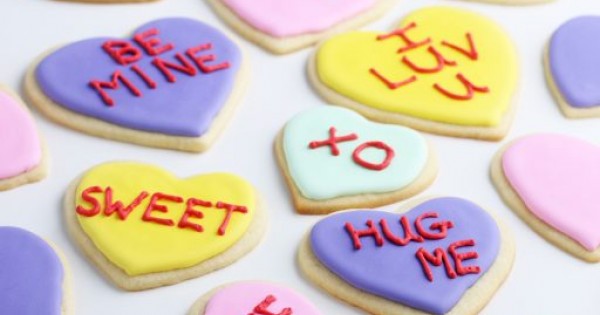 How to Decorate Valentine's Day Conversation Heart Cookies