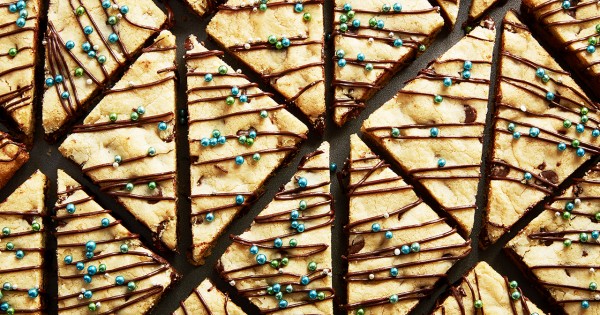 Chocolate chip cookie bars