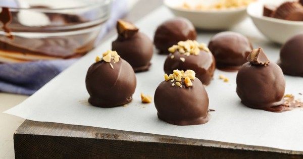 2-Ingredient Peanut Butter-Chocolate Truffles