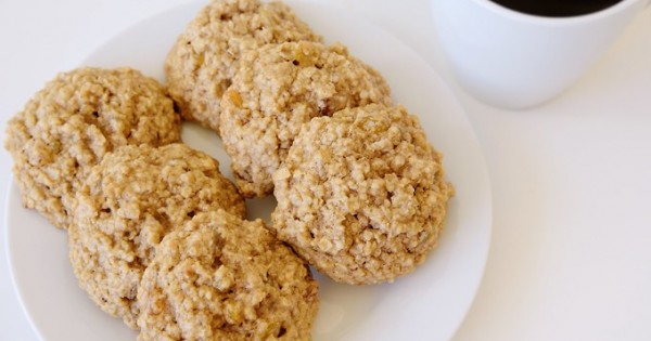 Vegan Oatmeal Raisin Cookies