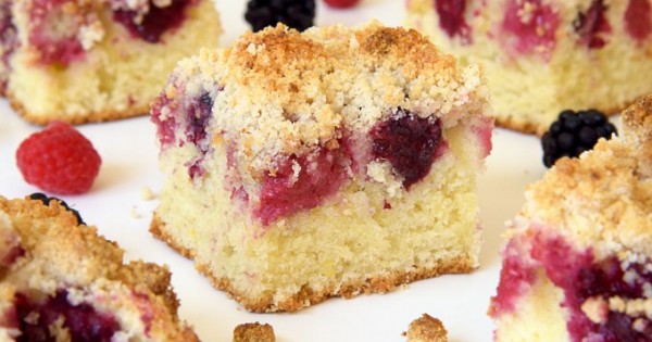 Mixed Berry Streusel Cake