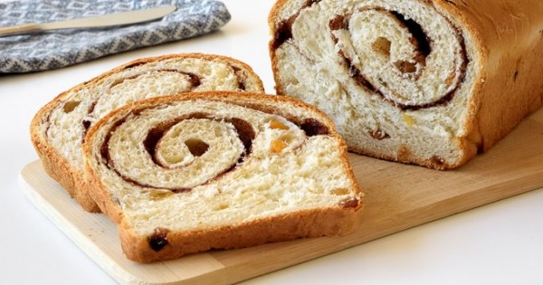 Cinnamon Raisin Swirl Bread