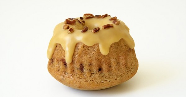 Maple Glazed Cinnamon Pecans Mini Cakes
