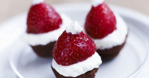 No-Bake Santa Hat Brownie Bites