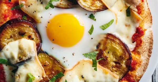Eggplant Pita Pizza with Egg from Ricardo